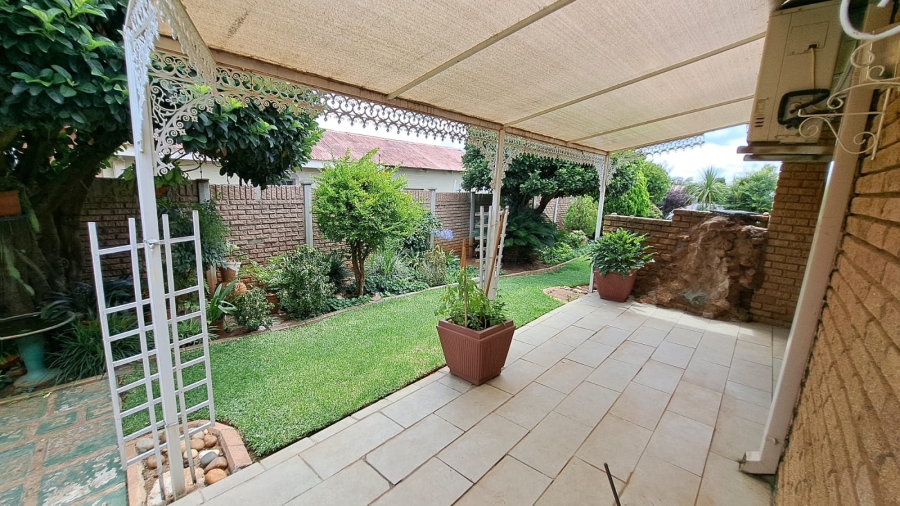 1 Bedroom Property for Sale in Oudorp North West